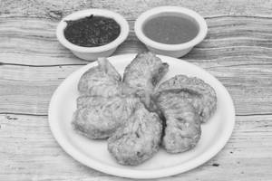 Veg fried momos