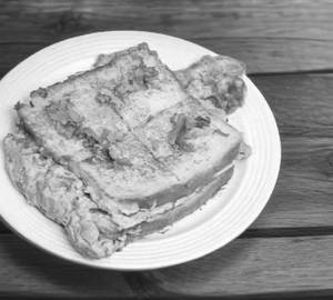 Bread omelette