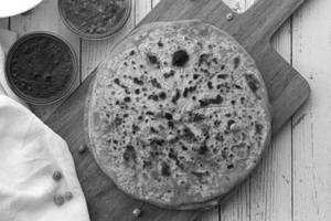 Matar Paratha [1 Pc]