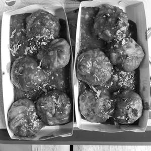 Veg Schezwan Momos (10 Pcs)