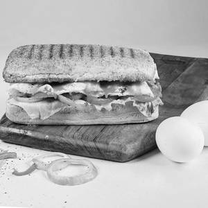 Hot & Spicy Egg Sandwich (With Peri Peri Lavash Chips)