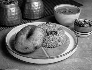 Brahmins Spl Puliogare + Uddina Vada(1pcs)