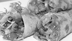 Veg Schezwan Roll