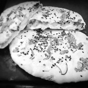 Stuffed khulcha