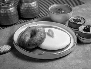 Butter Thatte Idli(1pcs) + Uddina Vada(1pcs)