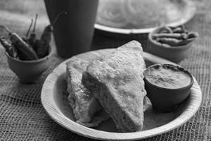 Bread Pakoda [1 Piece]