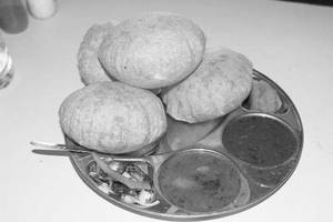Poori And Sambhar 2 Pcs 