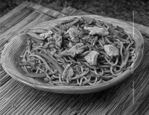Chicken Schezwan Noodles (Per Plate)