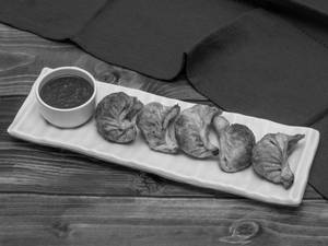 Veg Fried Momos 8 Pcs