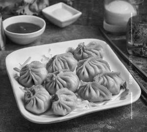 Fried Chicken Momos  (5 Pcs)