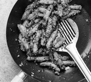 Crackling spinach potato