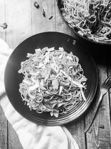Egg schezwan noodles