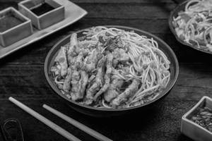Chilli Garlic Noodles - Chicken