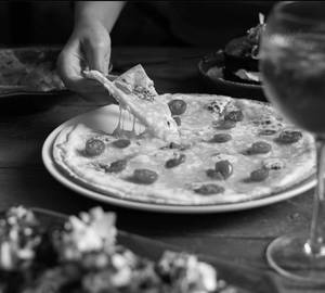 Classic Cheese pizza