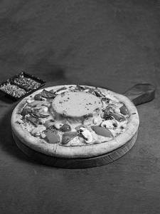Farm House Volcano Pizza