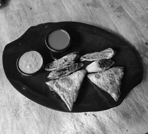 Chicken Kheema Samosa                                        