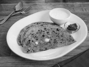 Aloo Paratha With Chutney (1 Pcs)