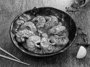 Hot Garlic Basil Chicken Wheat Momos
