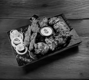 Non Veg Platter (Chicken Seekh Kabab + Chicken Tikka + Tandoori Chicken + 4Pcs Tandoori Momos