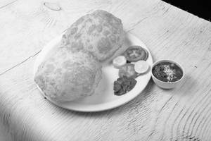 Chola bhatura                                                                                                                               