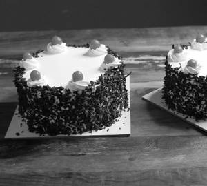 Black Forest Fresh Cream Cake (500Gms)