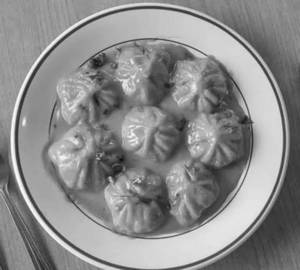 Makhani gravy momos