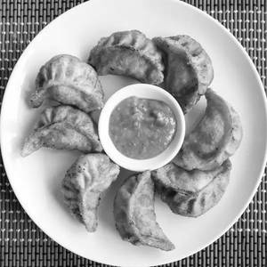Veg Fried Momos [8 Pieces]