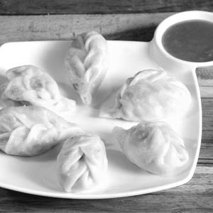 Veg Momos Steamed (6 Pcs)