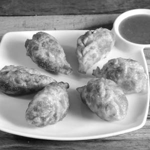Veg Momos Fried (6 Pcs)