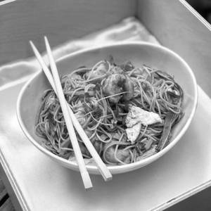 Hong Kong Style Noodles Non-Veg (Serves 1-2)