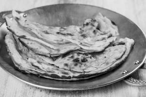 Lacchedar Paratha (100 Gm)