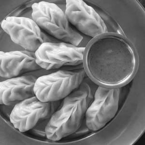 Paneer Steamed Momos [6 Pieces]