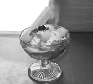 Pina Strawberry Single Sundae