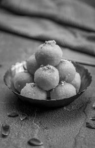 Refined Besan Laddu [1 Pc]