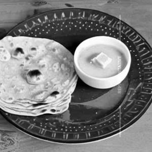 Missi pyaz roti butter