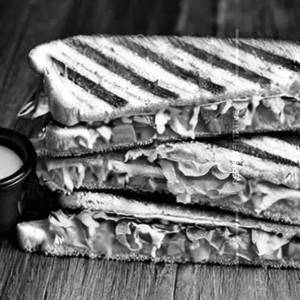Veg Grilled Sandwich [ 3Layer ]