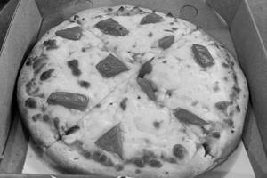 Neapolitan Pizza [10 inches] with Stuffed Garlic Bread