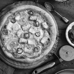 Butter Paneer Pizza [10 Inch]