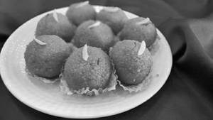 Kanpuri Laddu