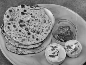 Tandoori Aloo Pyaaz Parantha