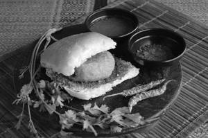 Classic Vadapav