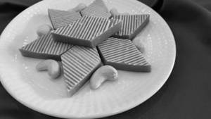 Kaju Strawbarry Katli