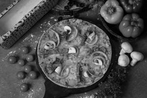 Spinach Onion Mushroom & Cheese Pizza'