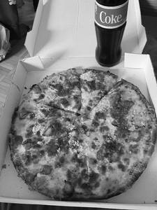 Butter Chicken Pizza [10 Inch] + Coke