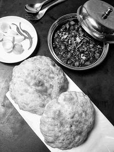 Chola Bhatura Combo (serves One)