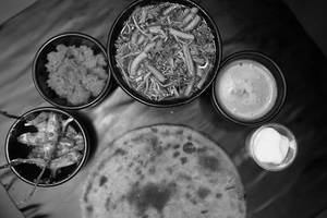 Sev Tomato Bhaji + Methi Bajra Roti