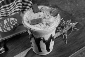 Krispy Kit-kat Creamy Frappe