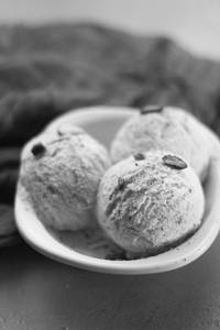 Kesar Mawa  ( Ice Cream )