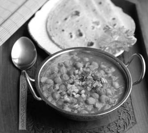 Chole Masala + 5 Butter Roti