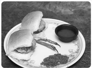 Jumbo Vada Pav (2 Pcs)